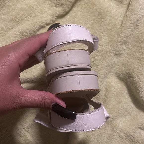 Cute little sandals - Picture 4 of 4